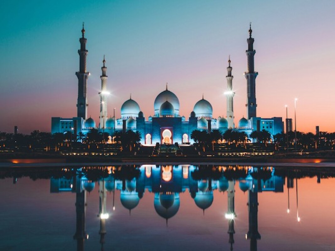 Abu_Dhabi_mosque_Credit_David-Rodrigo_Unsplash_600_cropped